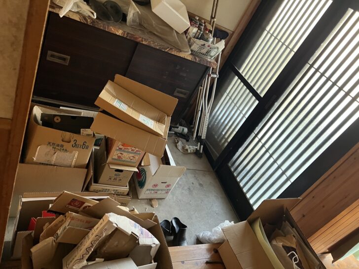 福岡県北九州市小倉北区 木製タンス、収納家具（引き出し付き）、プリンター、段ボール箱（大量）、収納ケース、靴類、バッグ類、書類・雑誌類、雑貨類、食料品の空き箱 回収事例
