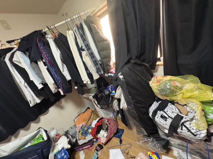 福岡県福岡市博多区 タンス（木製・大型）、収納棚、ハンガーラック、衣類一式、バッグ類、雑貨・小物類、袋類（ゴミ袋・買い物袋含む）、ぬいぐるみ、書籍・雑誌類、その他引越し残置物一式 回収事例