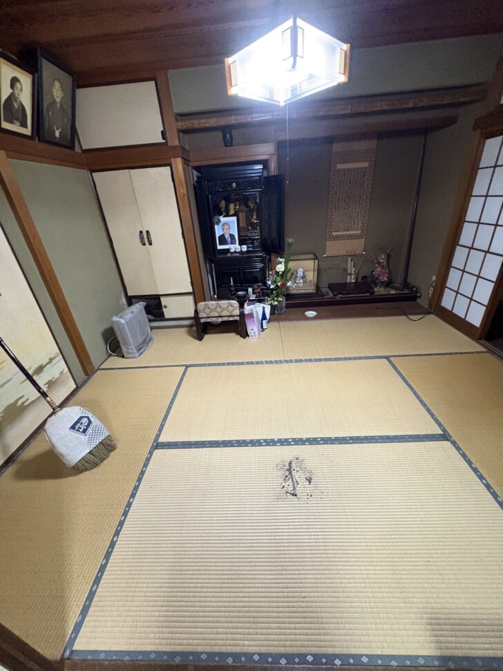 山口県下関市 冷蔵庫, 仏壇, 位牌, 桐タンス, 衣類ラック, 座卓, 段ボール箱多数, ビニール袋, 傘, 書籍, 雑貨類, 日用品, 電化製品, 工具類, 椅子, 空気清浄機 回収事例