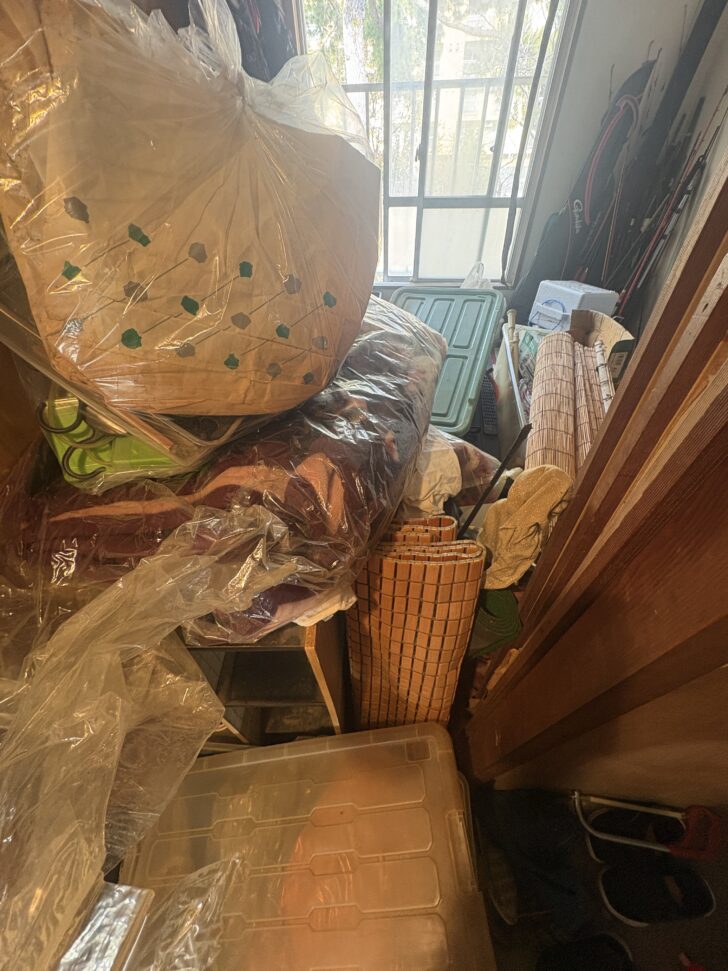 大分県宇佐市 ベッド・寝具類, コタツ, 衣類, 書類・紙類, 収納ボックス・プラスチックケース, 段ボール箱, 掃除機, ダンベル, 工具類, 電源タップ・ケーブル類, ロールカーテン, 竹製マット, ビニール袋入り荷物, 雑貨・小物類 回収事例
