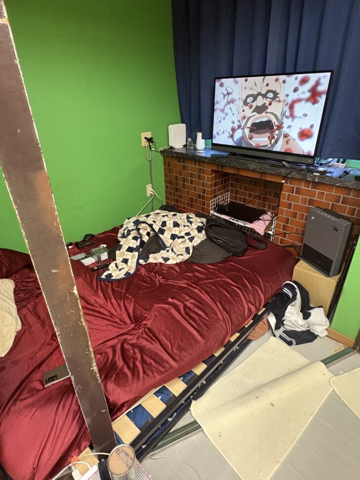 山口県山陽小野田市厚狭 タンス、鏡台、食器棚、テレビ、ゲーム機器類（Nintendo Switch・PS4など）、段ボール箱多数、衣類、寝具・布団類、ゴミ袋にまとめられた不用品、バッグ類、生活用品一式、掃除機、チェスト、椅子 回収事例