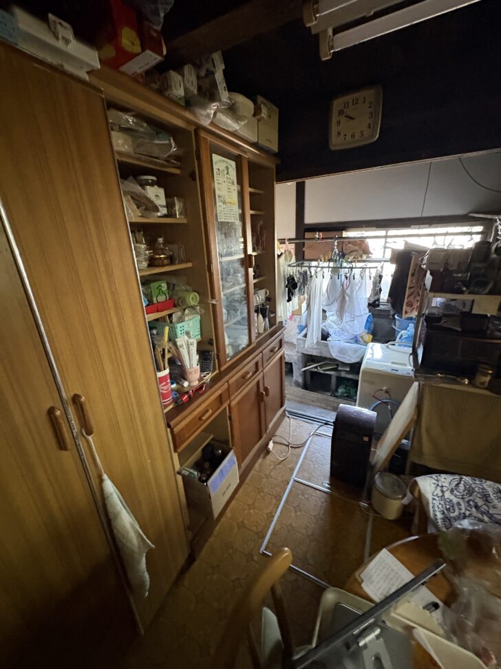 山口県岩国市岩国 衣類一式, ハンガーラック, 食器棚, 収納棚, 家電製品, 収納ボックス, 缶詰・瓶類, バッグ類, 書類・雑誌類, 日用雑貨一式, 洗濯物干しラック 回収事例