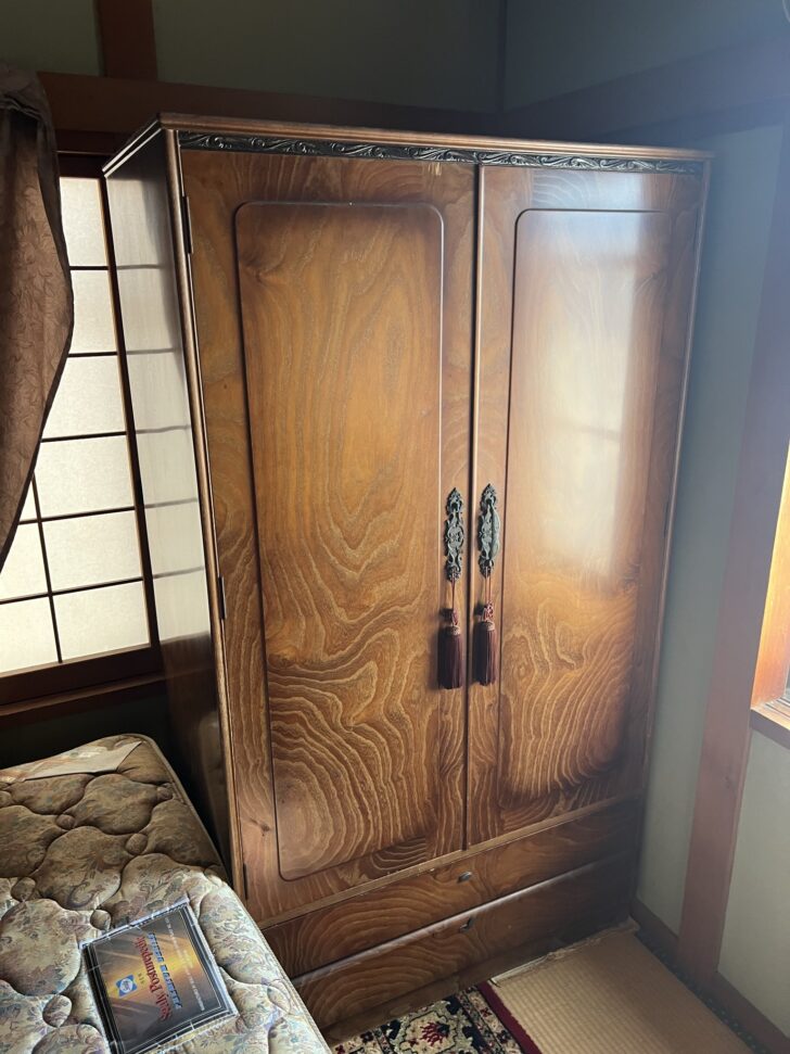山口県美祢市 ガラス引き戸付き食器棚, 和タンス（観音開き・大型）, 引き出しチェスト, 飾り棚, 小型収納家具 回収事例