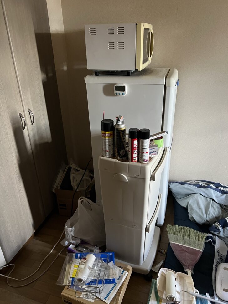 山口県柳井市新庄 冷蔵庫, 電子レンジ, ブラウン管テレビ, 扇風機, 布団・毛布, スーツケース, プラスチック収納カゴ, 段ボール, スプレー缶類, 配線・ケーブル類, 衣類, ビニール袋・ゴミ袋類, ワイヤーラック, ほうき・清掃用品, その他日用品一式 回収事例