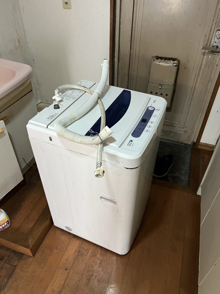 大分県別府市 冷蔵庫（黒）, 洗濯機, 炊飯器, 3段式ゴミ箱, ワイヤーラック, 傘, その他小物類 回収事例