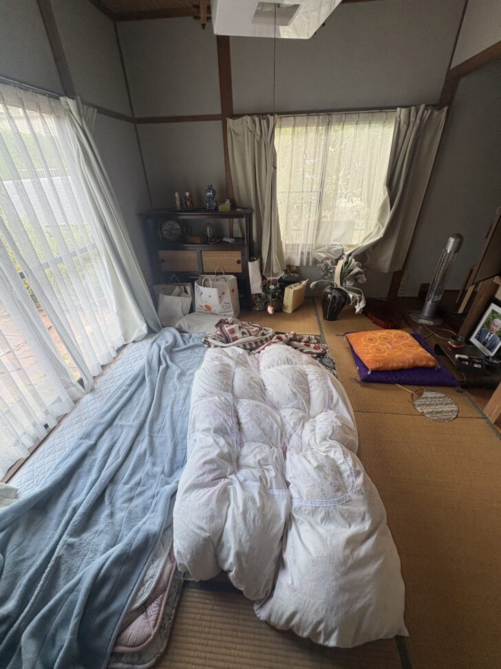 山口県下関市豊浦町 冷蔵庫, 電子レンジ, ガスコンロ, 鍋類, ボウル, 食器類, 棚・収納家具, タンス, 布団・寝具, 座布団, 段ボール箱, ビニール袋類, 書類・紙類, 日用雑貨, 観葉植物, 扇風機, 調味料・容器類 回収事例