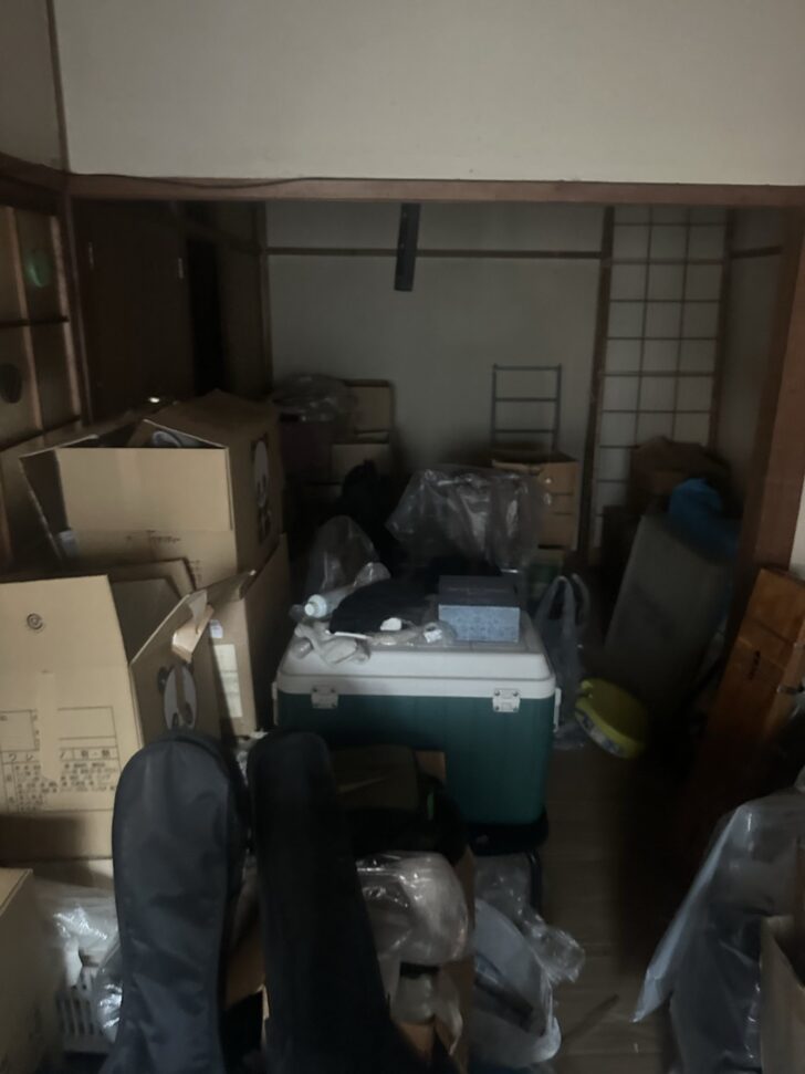 山口県萩市椿 ダンボール箱多数, クーラーボックス, ゴミ袋類, 買い物かご, 缶類, 袋・梱包材類, 棚・家具類, 調理器具類, 雑品類 回収事例